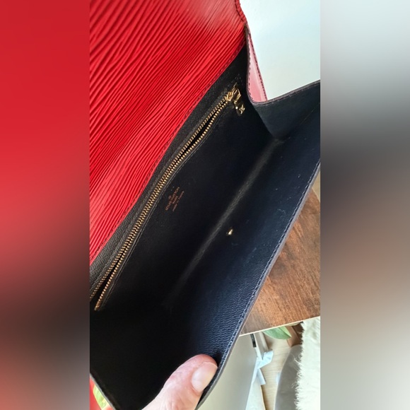 Louis Vuitton Art Deco Red Epi Envelope Clutch - Vintage - Picture 14 of 15